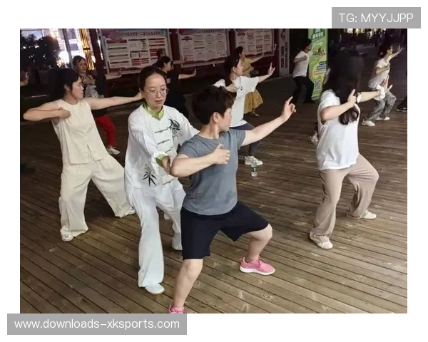 车陂街慧雅社区联动医院学校，开展八段锦课程迎全运