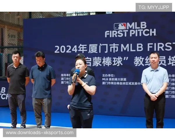 社区活动中忙碌的教练员:推广垒球运动的幕后英雄